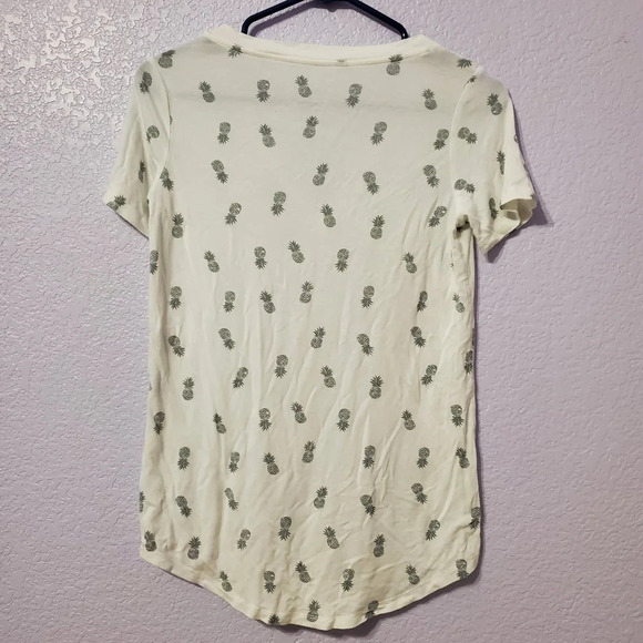 🔥 Zoe & Liv Pineapple V-Neck Top XS - Picture 5 of 6